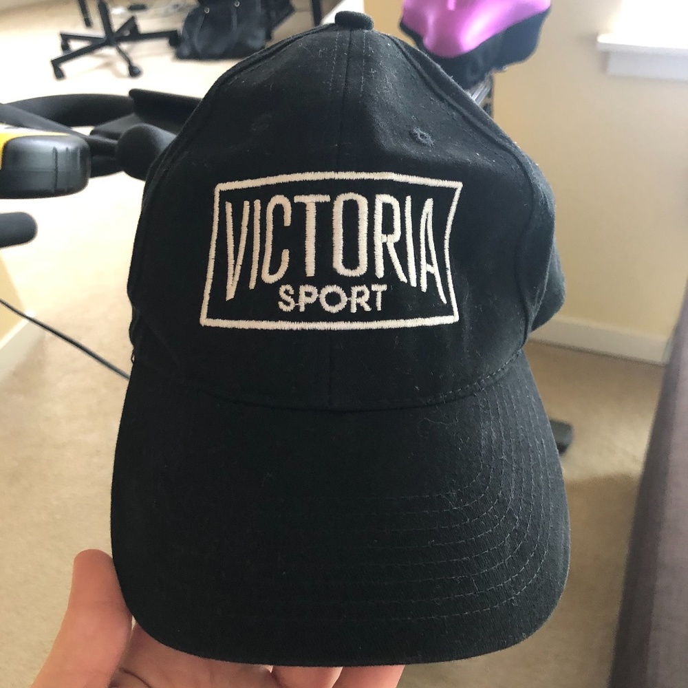 VS Sport Hat